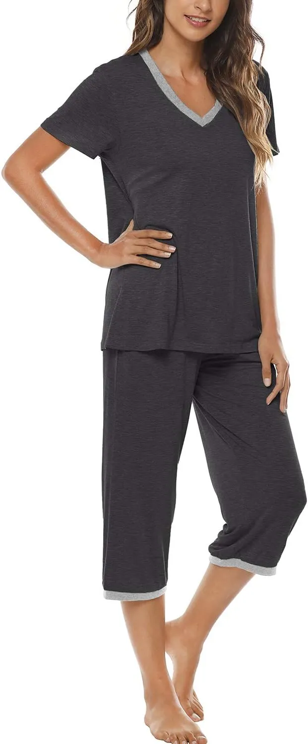 JINSHI Women's Pajamas Set Short Sleeve Top and Capri Pants Lightweight Sleepwear Comfy Pjs Lounge Set with Pockets