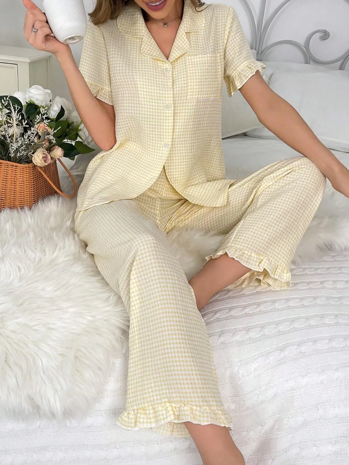 Verdusa Women's 2 Piece Pajamas Sets Cute Pj Set Graphic Print Comfy Loungewear Sets Ruffle Trim Top and Pants